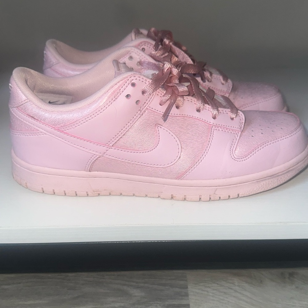 Nike Dunk Low Pink Foam (GS) 921803-601 Sizes 7Y/ Wmns size 8.5